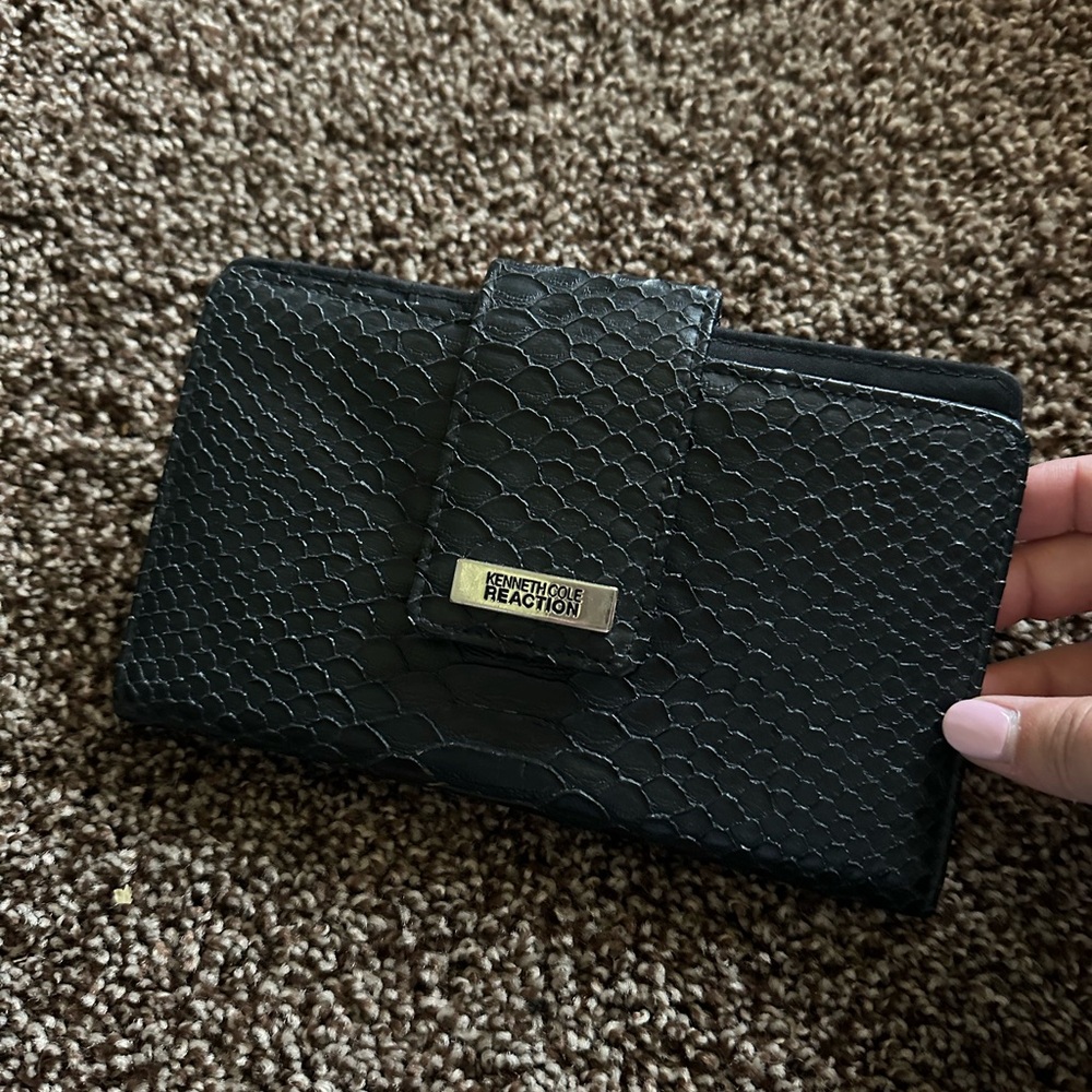 Kenneth Cole Reaction Black Embossed Wallet